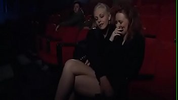 Посмотрел на невероятную блондиночку и принял решение попробовать пенисом ее попочку